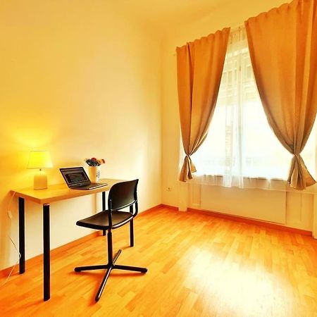 Central Spacious Flat Budapest Esterno foto