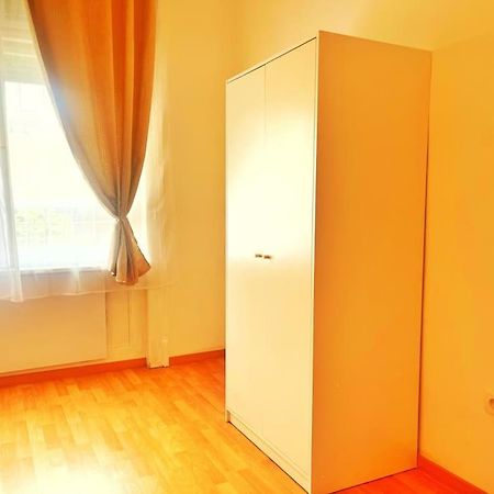 Central Spacious Flat Budapest Esterno foto