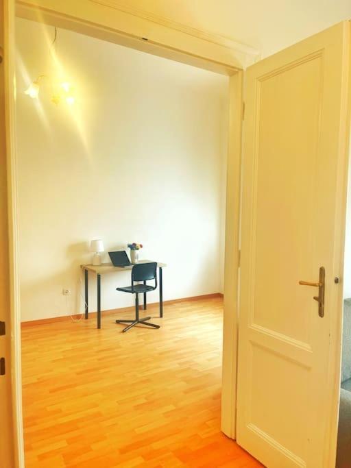Central Spacious Flat Budapest Esterno foto
