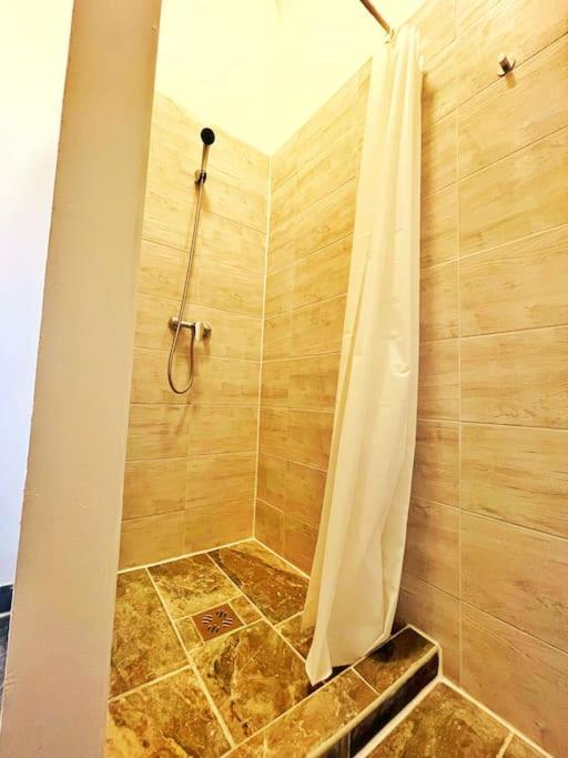 Central Spacious Flat Budapest Esterno foto