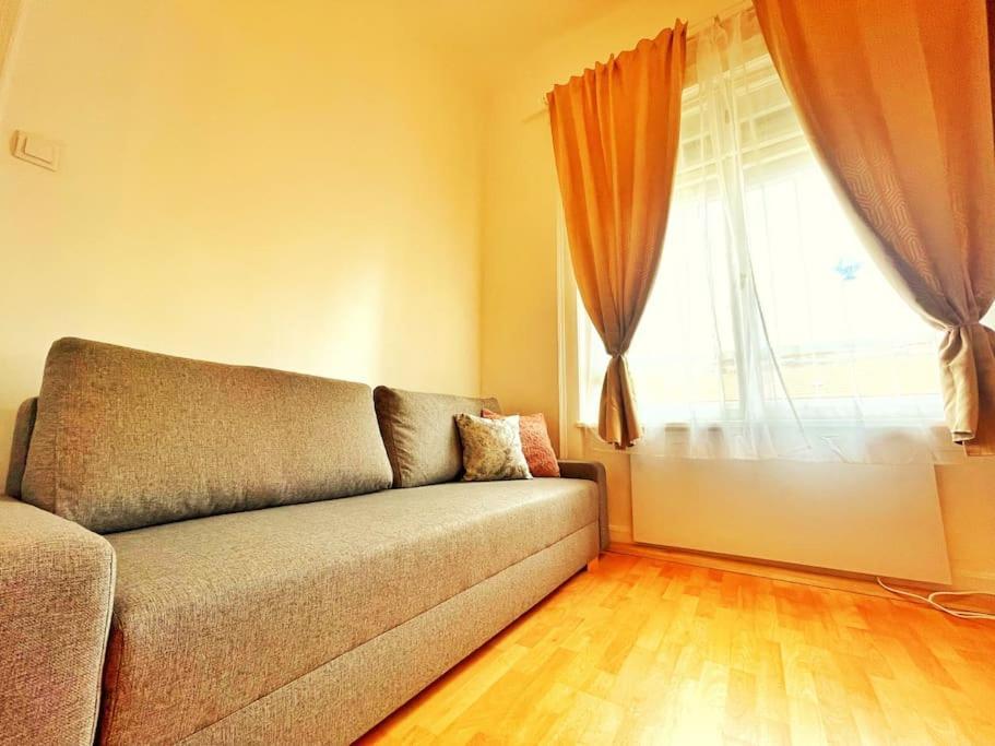 Central Spacious Flat Budapest Esterno foto