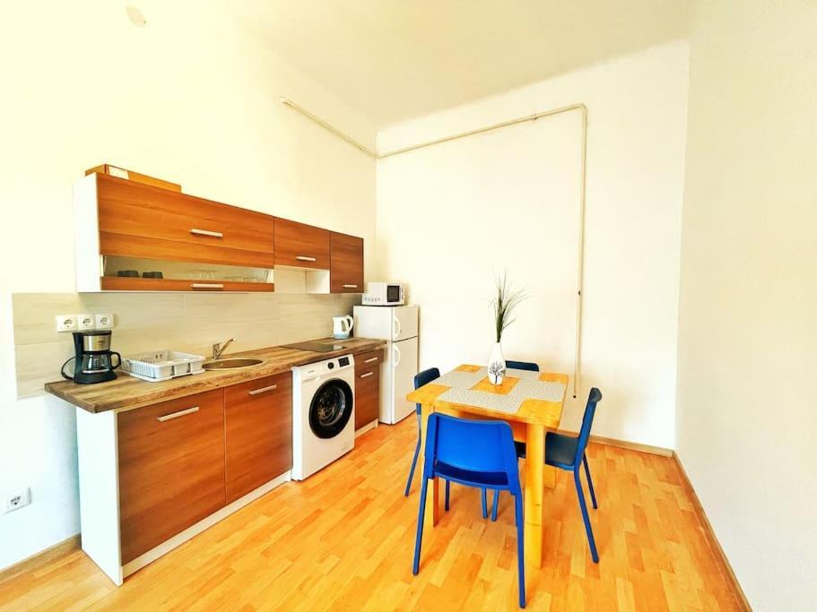 Central Spacious Flat Budapest Esterno foto