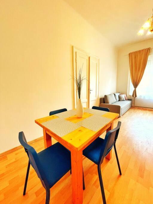 Central Spacious Flat Budapest Esterno foto